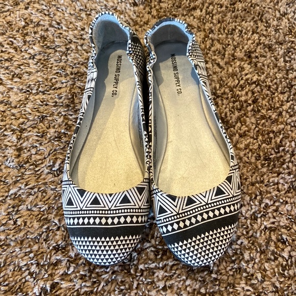 ❤️ 5/$25 - Mossimo ballet slip-on shoes - Sz 8 - Picture 2 of 7